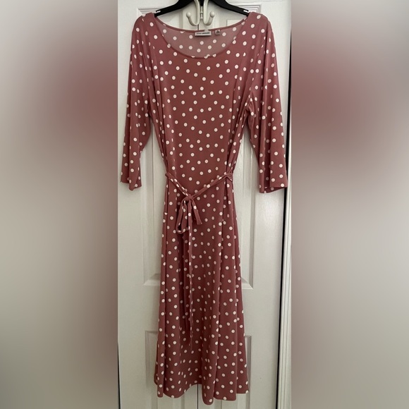Nina Leonard Dresses & Skirts - Polka Dot Dress with belt